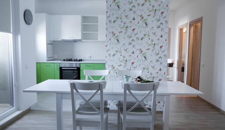 Apartament cu tapet floral