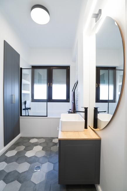 Apartament in bloc interbelic