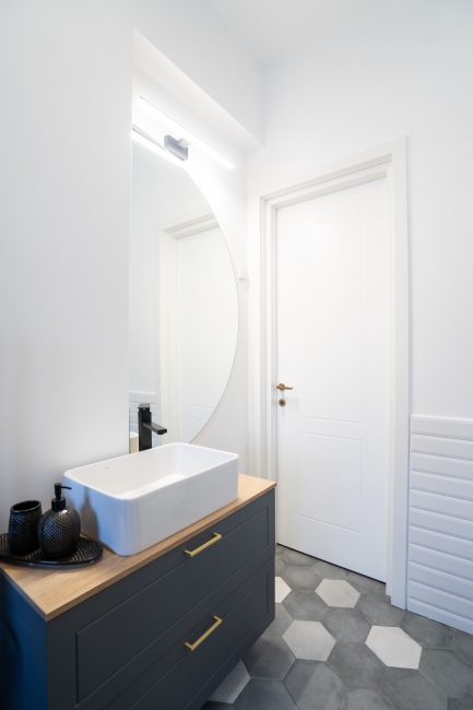 Apartament in bloc interbelic