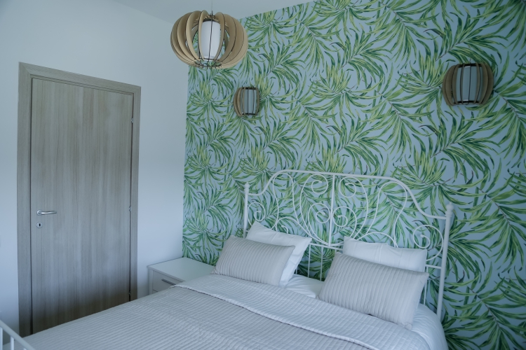 Apartament cu tapet floral