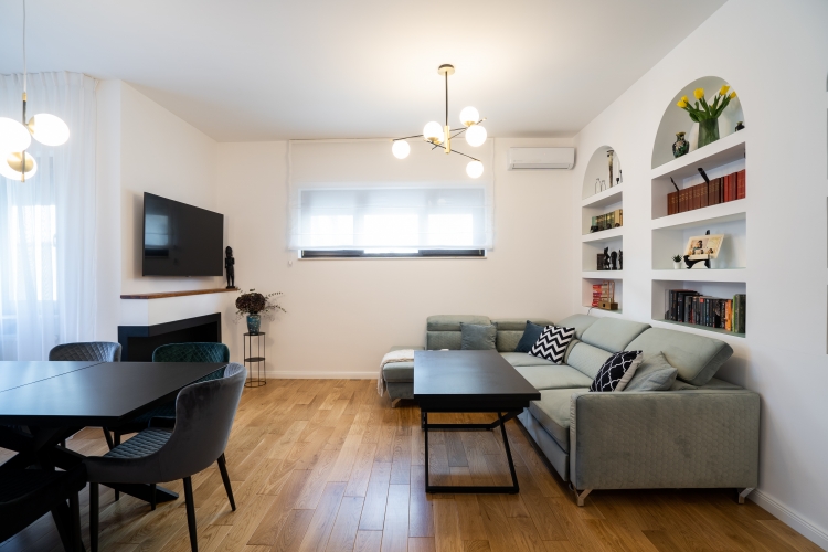 Apartament in bloc interbelic